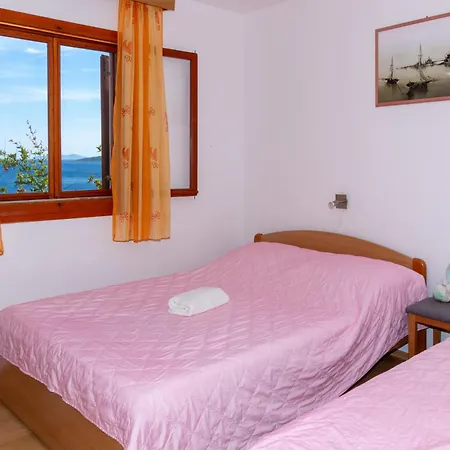 Kuca Ivana Holiday home Prizba