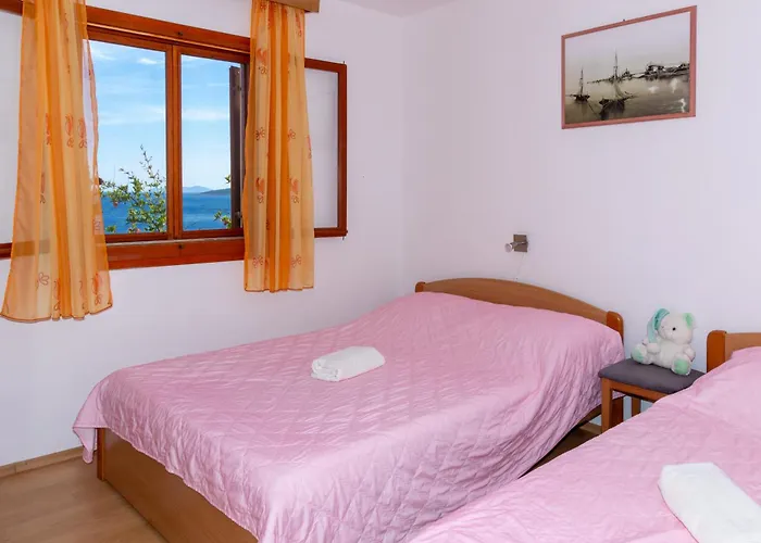 Kuca Ivana Holiday home Prizba