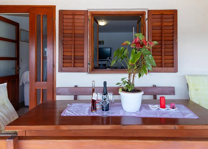 Kuca Ivana Holiday home Prizba